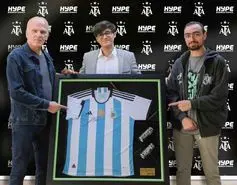 ۳ پیراهن تیم آرژانتین با امضای مسی به طرفداران ایرانی اهدا شد