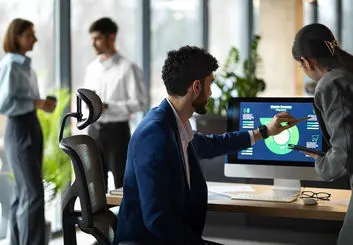 چگونه استفاده از نرم‌افزارهای مدیریت پروژه باعث کاهش هزینه‌ها می‌شود؟