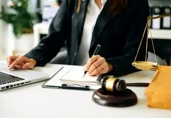 چرا انتخاب یک وکیل مجرب مثل مریم جلالی، کلید موفقیت پرونده حقوقی شماست؟