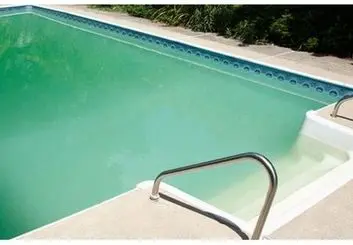 آب استخر کدر شده؟ نگران نباشید! این راه‌حل‌ها کار می‌کند!