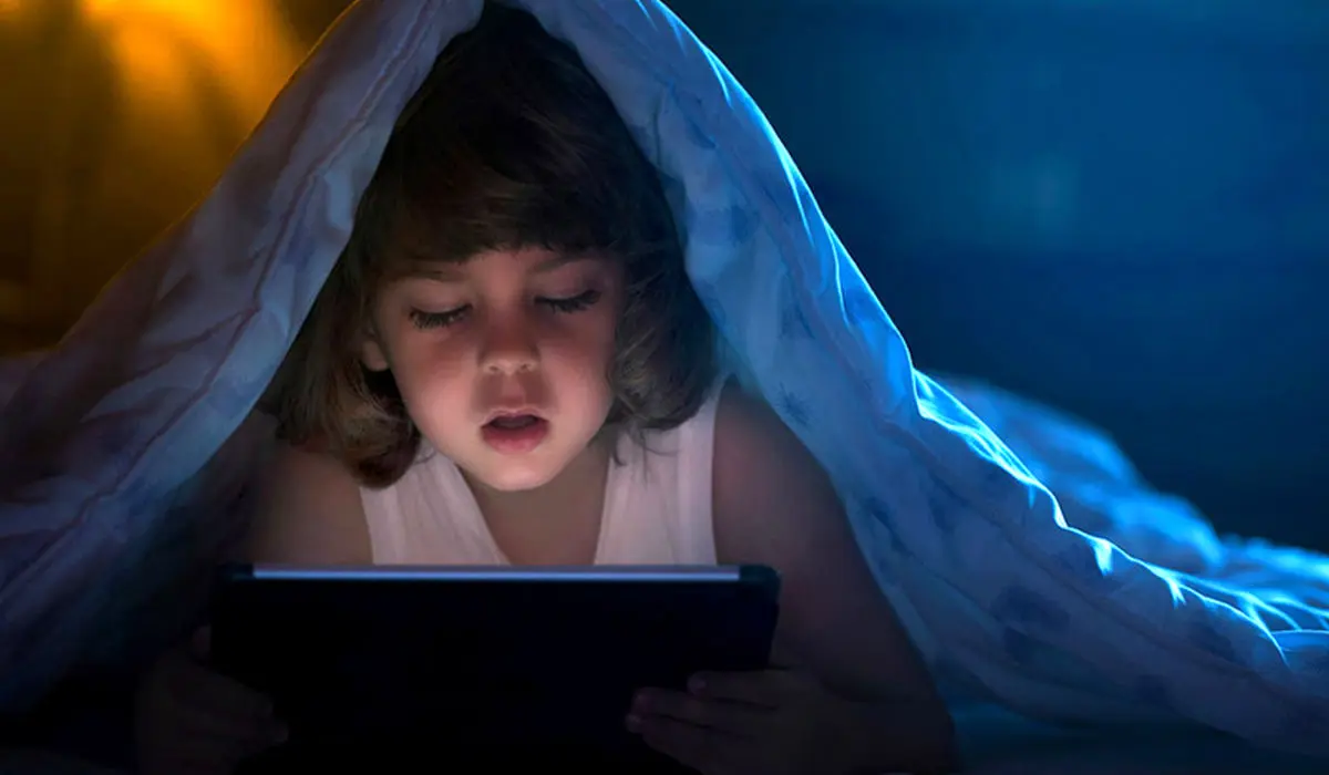 استفاده طولانی‌مدت از نمایشگرها به مغز کودکان آسیب می‌رساند