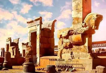 جاذبه‌های دیدنی اطراف شیراز و معرفی تورهای حرفه‌ای یک‌روزه با شیراز رویداد