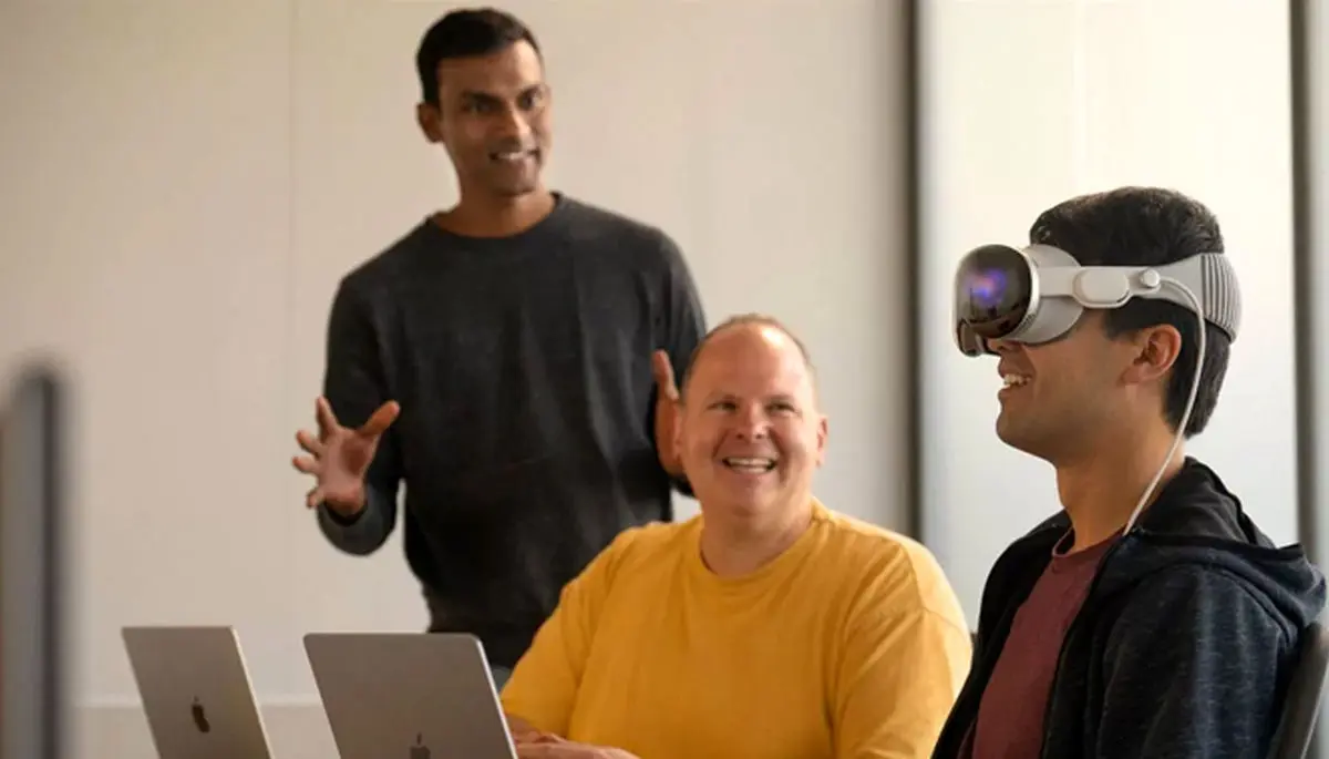 اپل در آستانه عرضه هدست ویژن پرو، ظاهراً در دی‌ماه آموزش فروشندگان خود را آغاز می‌کند