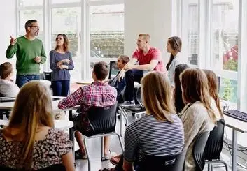  روش‌های یادگیری انگلیسی برای افراد شاغل