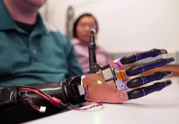 دستکشی که هوش‌مصنوعی در دل آن جای گرفته!
