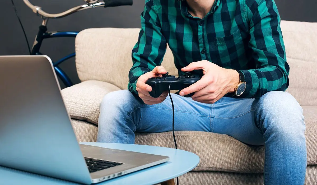 مزایا و معایب داشتن یک لپ‌ تاپ گیمینگ (⭐10 نکته طلایی!)