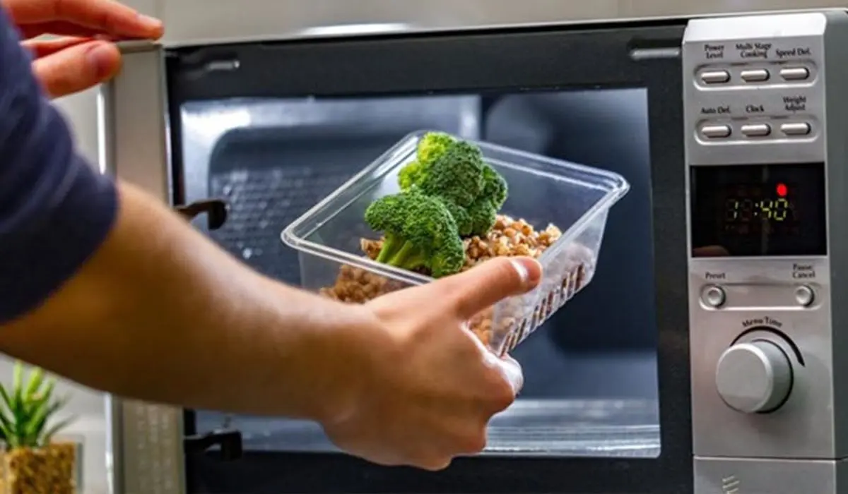 چه چیزهایی را نباید در مایکروویو قرار داد؟
