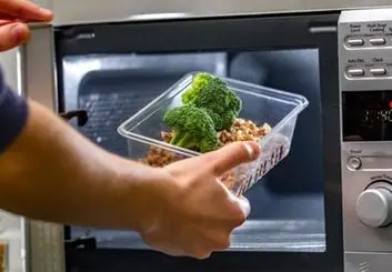 چه چیزهایی را نباید در مایکروویو قرار داد؟