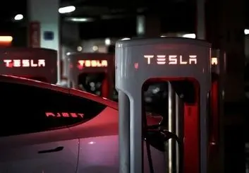 تسلا در رقابت با خودروهای برقی در اروپا، کم آورد