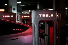 تسلا در رقابت با خودروهای برقی در اروپا، کم آورد