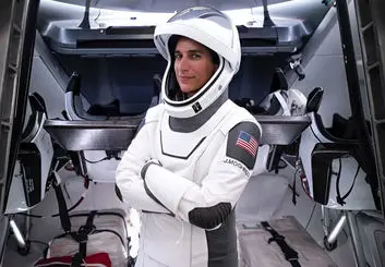 یاسمین مقبلی تصویر خورشیدگرفتگی را از ایستگاه فضایی ثبت کرد