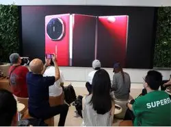 رونمایی جدید هوایی از نازک ترین موبایل تاشوی دنیا