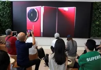 رونمایی جدید هوایی از نازک ترین موبایل تاشوی دنیا