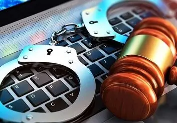 دو سال محرومیت از خوانندگی حاصل استفاده نادرست از شبکه‌های اجتماعی!
