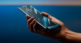 موتورولا Razr 2019 معرفی شد؛ گوشی انعطاف پذیر 1500 دلاری