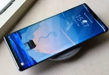 بررسی عملکرد شارژ بی‌سیم 27 واتی هواوی در گوشی‌های سری Mate 30