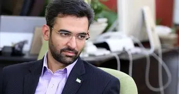 حمایت عجیب آذری جهرمی از تولید ایرانی با گوشی آمریکایی