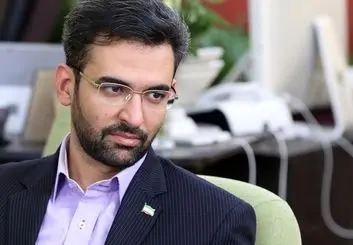 حمایت عجیب آذری جهرمی از تولید ایرانی با گوشی آمریکایی