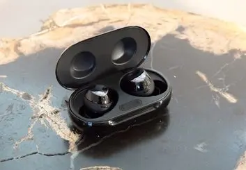 سامسونگ از هدفون گلکسی بادز پلاس رونمایی کرد