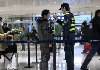 فرش قرمز مسئولین ایرانی در استقبال از کرونا!