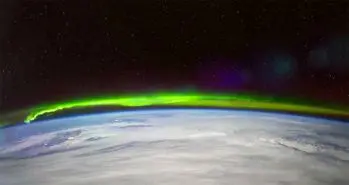 هاله ای از نور سبز زمین را فرا گرفت