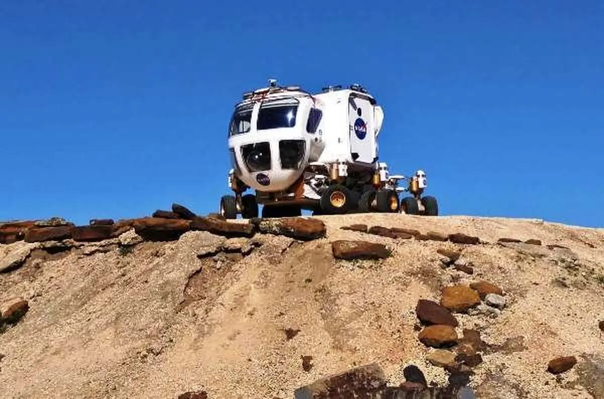 خودرو مسافر بر در سیاره مریخ