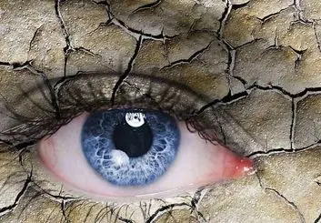 استفاده طولانی از موبایل و افزایش خشکی چشم