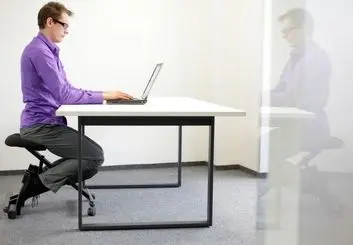 اثرات منفی نشستن طولانی مدت پشت کامپیوتر بر روی قلب