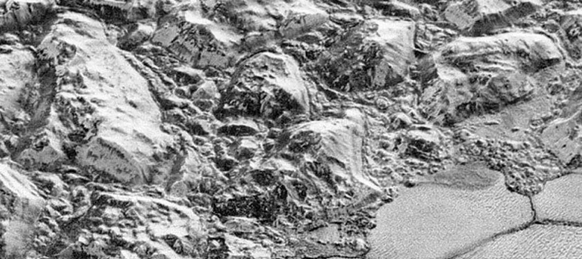 کوه های یخ سیاره پلوتو را مشاهده کنید!