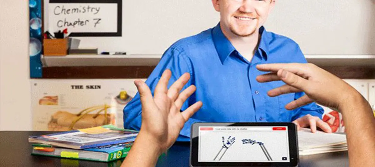 ناشنوایان به کمک تبلت با دیگران حرف می زنند