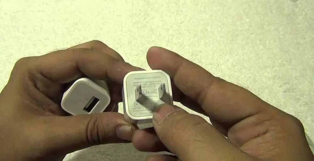 چگونه شارژر اصل آیفون را از شارژر تقلبی آن تشخیص دهیم؟