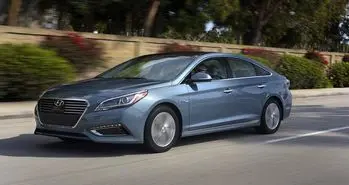 انتشار اسکچ‌های طراحی هیوندای سوناتا فیس‌لیفت در فیس بوک