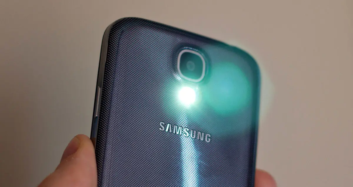 چند ترفند کاربردی برای روشن شدن سریع چراغ‌قوه گوشی هوشمند