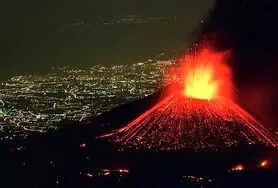 تصاویری باورنکردنی از فوران کوه آتشفشانی Etna