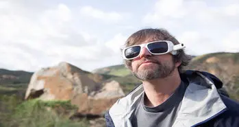 عینک آفتابی که فیلمبرداری می کند