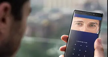 استفاده از اسکنر عنبیه چشم گلکسی اس ۸ در تراکنش‌های مالی