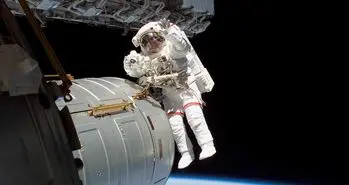 دردسر جدید ناسا؛ کمبود لباس فضانوردی