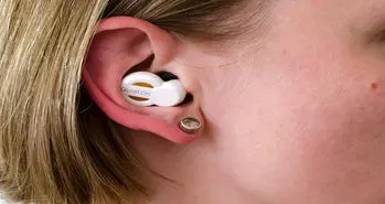 نقد و بررسی گجت QuietOn؛ کاهش صداهای مزاحم در یک چشم بر هم زدن