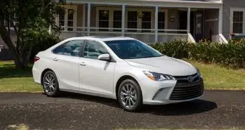 مقایسه دو سدان هیبریدی فورد فیوژن و تویوتا کمری