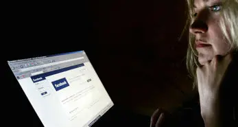 آیا فیسبوک از وب‌کم کاربران جاسوسی می‌کند؟