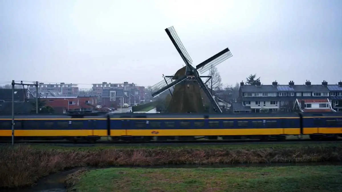 حرکت تمامی قطارهای هلند با انرژی بادی