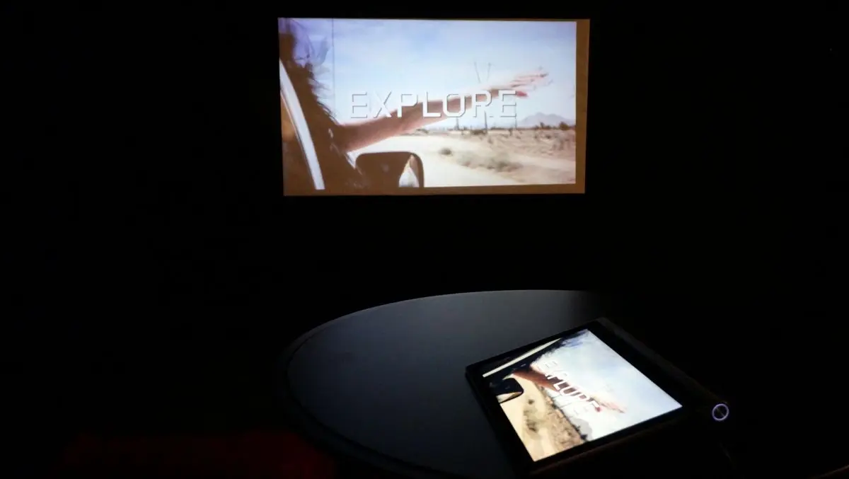 رونمایی از تبلت حرفه ای یوگای لنوو با پروژکتور 70 اینچ