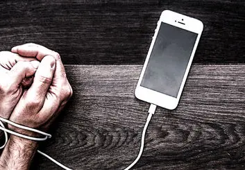 آیا می‌توان اعتیاد به موبایل را درمان کرد؟