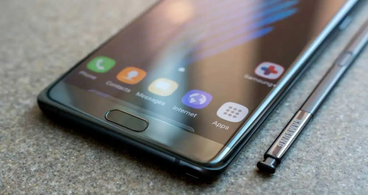 گلکسی نوت ۸ دارای صفحه نمایش منحنی است