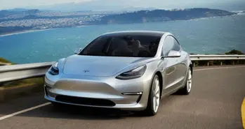 تسلا مدل ۳ اتومبیل خود را با باتری کاربردی تر عرضه می کند