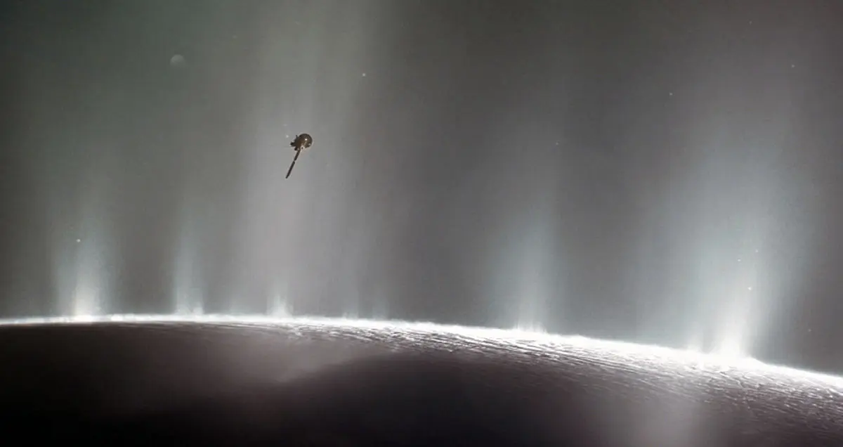 تصاویری شگفت انگیز از فواره های انسلادوس