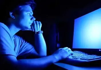 آموزش فیلتر کردن نور آبی صفحه نمایش در ویندوز ۱۰ و مک