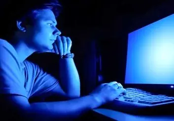 آموزش فیلتر کردن نور آبی صفحه نمایش در ویندوز ۱۰ و مک