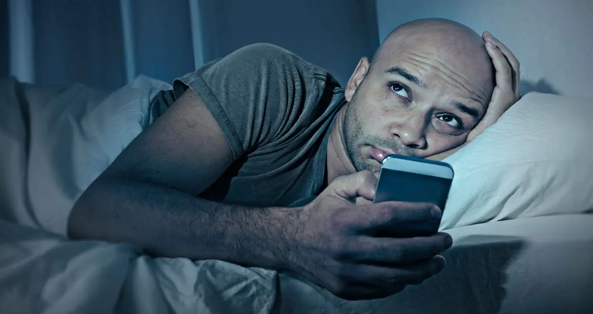 نور آبی صفحه‌نمایش‌ها، خواب را از شما می‌گیرد!