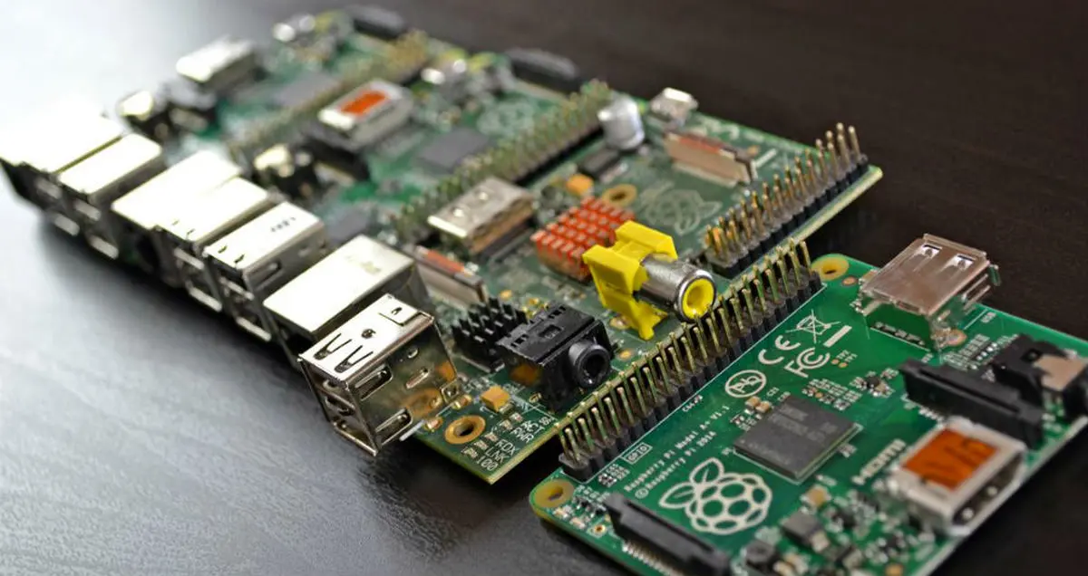 چرا Raspberry Pi استفاده می‌کنم و چه چیزهایی به آن اضافه کردم؟